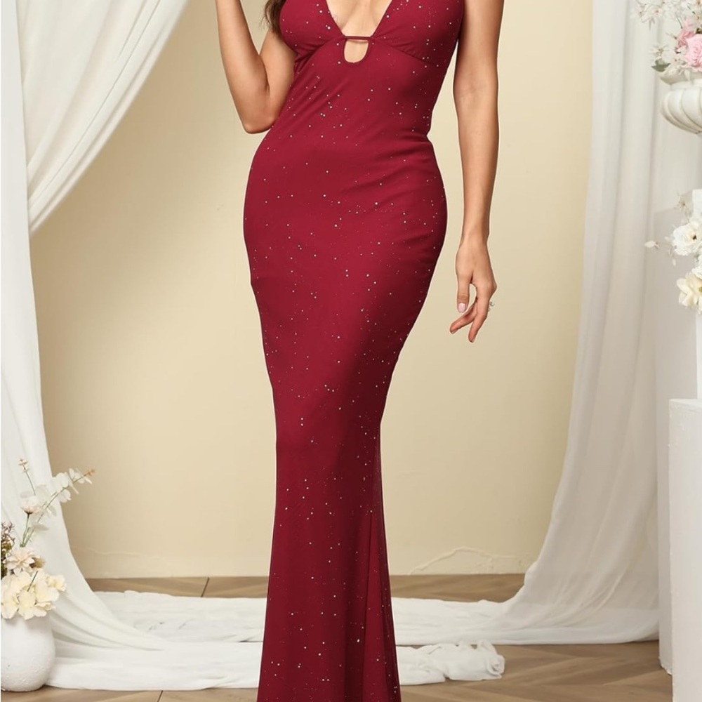 Elegant Red Evening Gown - Picture 6 of 16